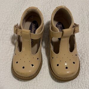 Footmates Toddler Beige Patent T-Strap Mary Jane Shoes Size 6